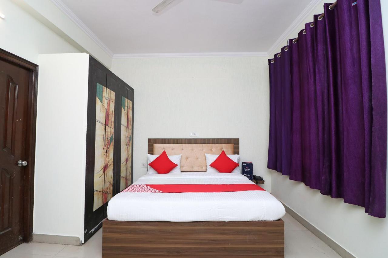 Oyo Flagship 28755 Hotel 9 Palm Rājpur Buitenkant foto