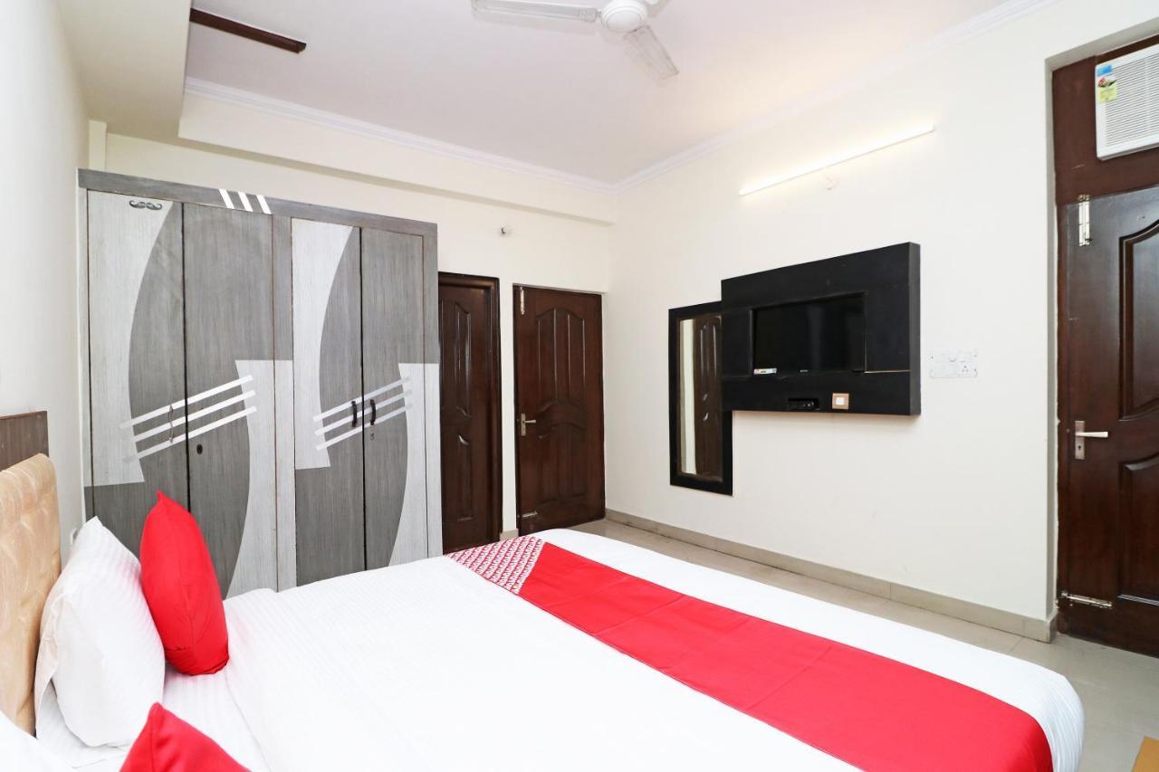 Oyo Flagship 28755 Hotel 9 Palm Rājpur Buitenkant foto